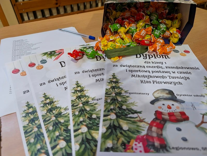 Więcej o: Turniej Mikołajkowy w klasach 1-3