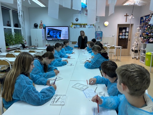 Więcej o: Koło naukowe ,,Nauka skarb Drogi” podczas warsztatów